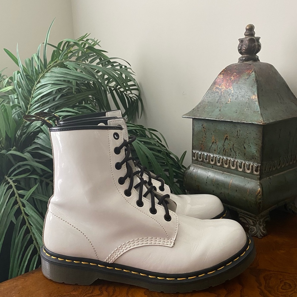Dr. Martens 1460 W White Patent Lamper Leather 8-Eye Boots